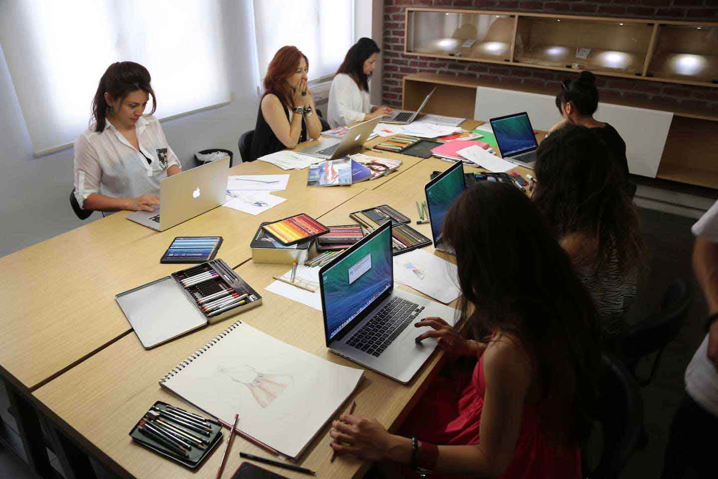 MEB Sertifikalı Bilgisayarlı Stilistlik (Moda'da Photoshop ve Illustrator) Kursu